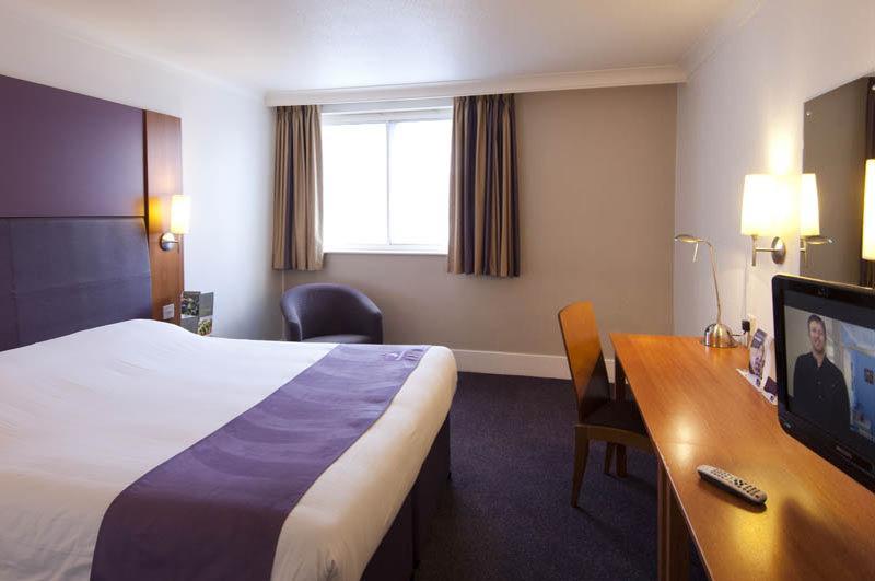 Premier Inn Haydock Park/M6 J23 Warrington Bagian luar foto